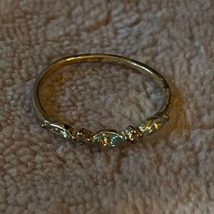 Elegant Gold Women's Ring